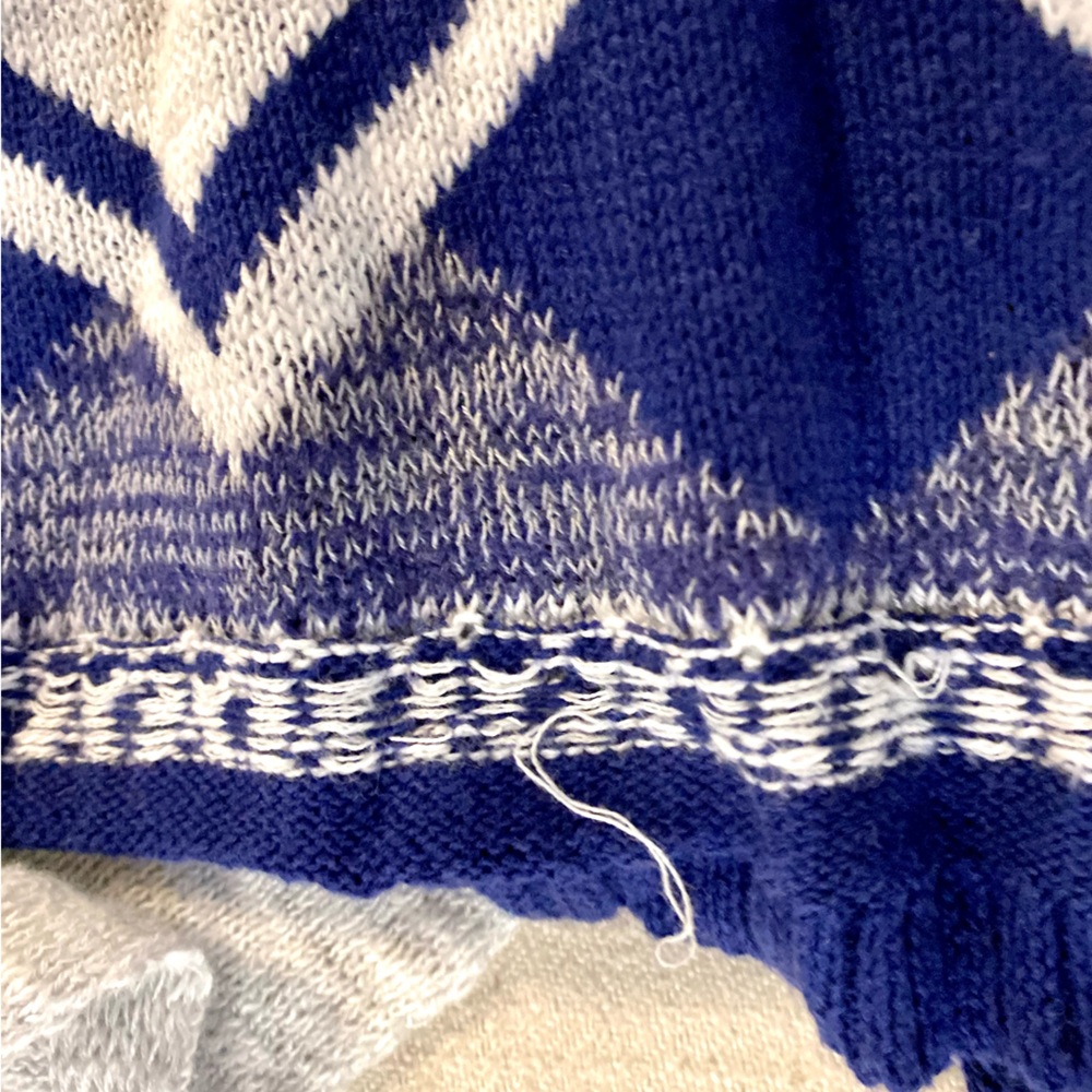 Mossimo Sweater - Picture 4 of 10